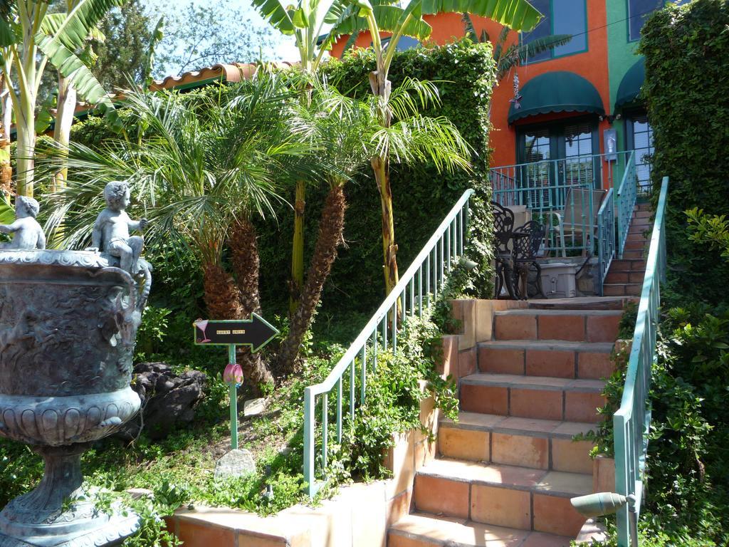 Woodland Hills Calabasas Guesthouses ลอสแอนเจลิส ภายนอก รูปภาพ
