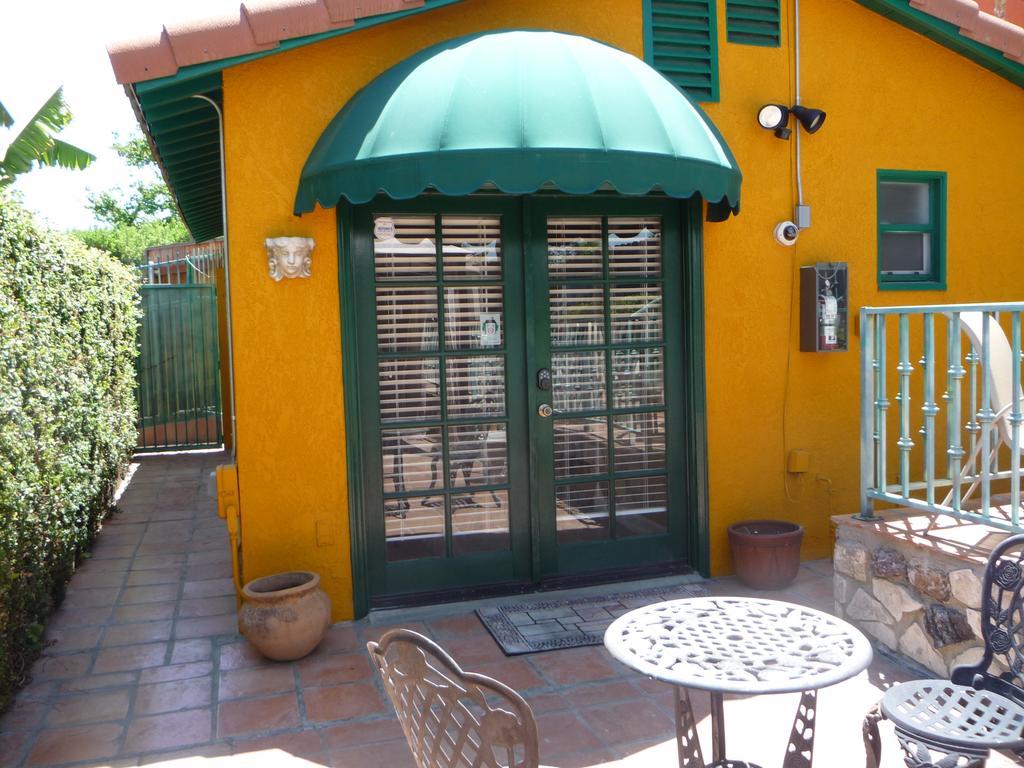 Woodland Hills Calabasas Guesthouses ลอสแอนเจลิส ภายนอก รูปภาพ
