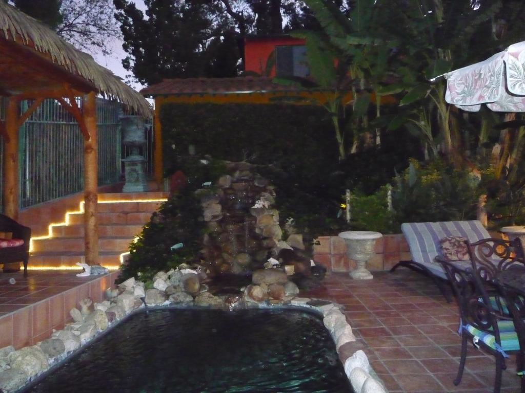 Woodland Hills Calabasas Guesthouses ลอสแอนเจลิส ภายนอก รูปภาพ