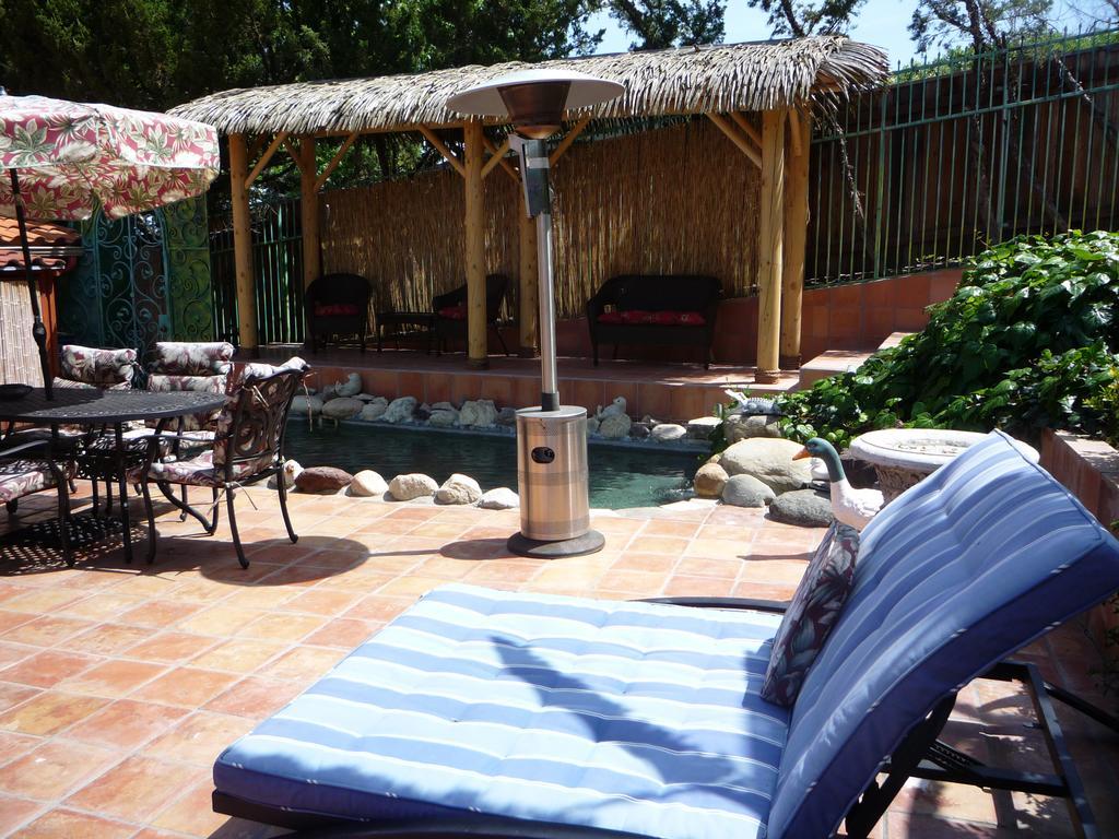Woodland Hills Calabasas Guesthouses ลอสแอนเจลิส ภายนอก รูปภาพ