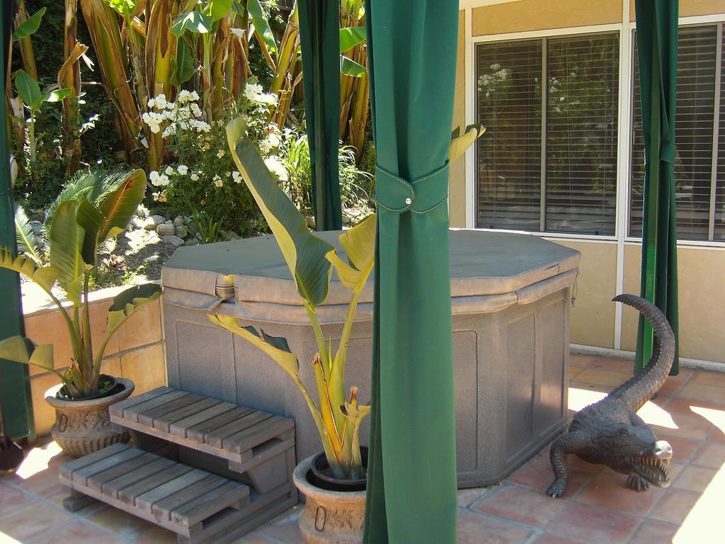 Woodland Hills Calabasas Guesthouses ลอสแอนเจลิส ภายนอก รูปภาพ