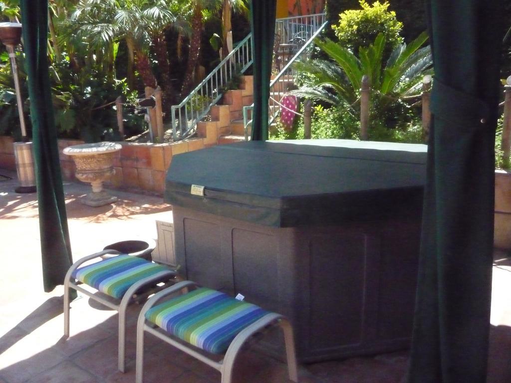 Woodland Hills Calabasas Guesthouses ลอสแอนเจลิส ภายนอก รูปภาพ